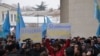 Мітинг проти сепаратизму під стінами кримського парламенту в Сімферополі. Крим, 26 лютого 2014 року