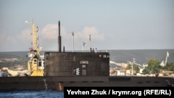 Підводний човен ПФ «Колпино» в бухті Севастополя. Крим, архівне фото
