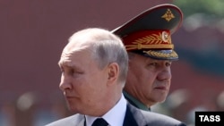 Президент Росії Володимир Путін та міністр оборони Росії Сергій Шойгу (зліва направо)
