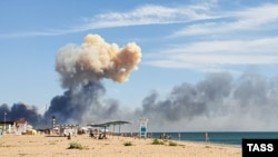 Вигляд на селище Новофедорівка у Сакському районі Криму, де на території російського військового аеродрому сталися вибухи, 9 серпня 2022 року