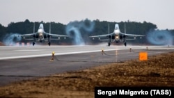Літаки Су-30 на аеродромі «Бельбек». Крим, архівне фото