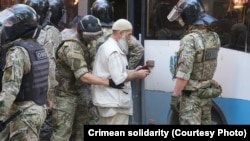 Масові затримання біля головного управління ФСБ Росії в Криму, Сімферополь, 4 вересня 2021 року