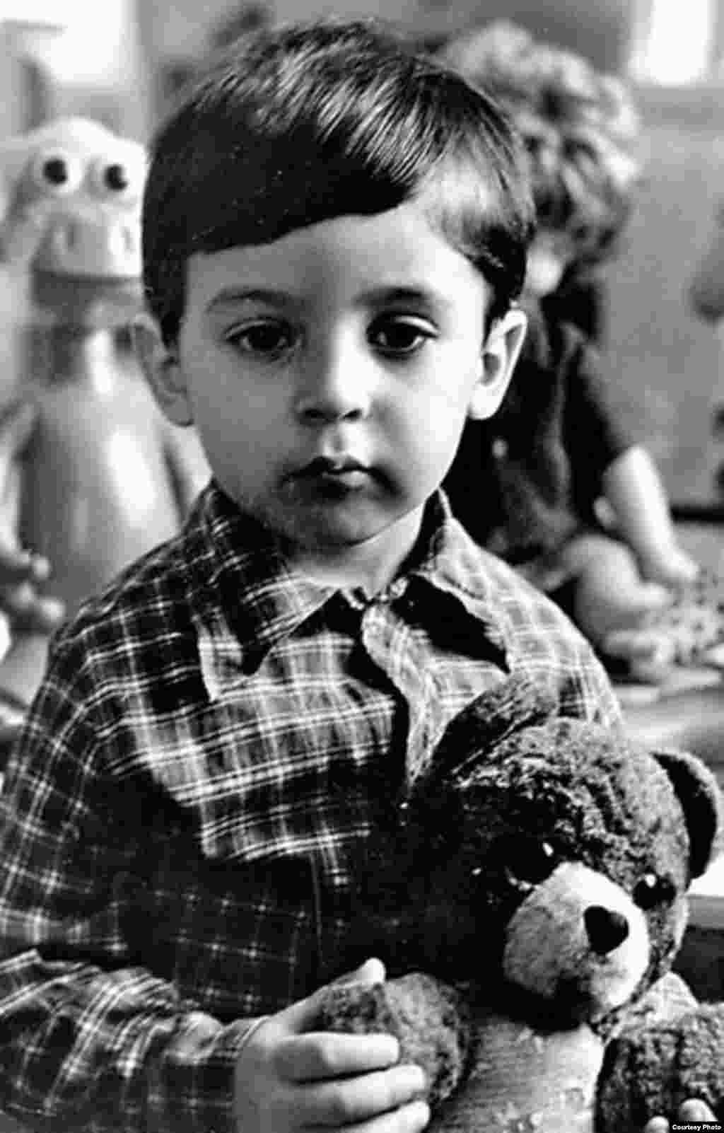 Цей серйозний хлопчик &ndash; нинішній президент України Володимир Зеленський. Фото зроблене наприкінці 1970-х або на початку 1980-х років