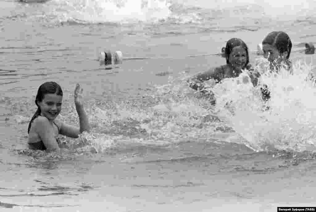 Одним із найяскравіших вражень для американської школярки стало Чорне море. &laquo;Що з водою? Вона солона!&raquo; &ndash; дивувалася вона, адже до цього зіштовхувалася лише з прісноводними водоймами