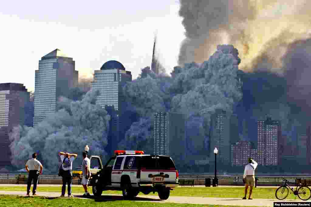 Терористичні атаки 11 вересня в Нью-Йорку (на фото), Вашингтоні, округ Колумбія, і Пенсильванії в 2001 році, надали особливої актуальності в полюванні на лідера саудівських терористів Усаму бін Ладена. Пошуки почалися в 1990-х роках