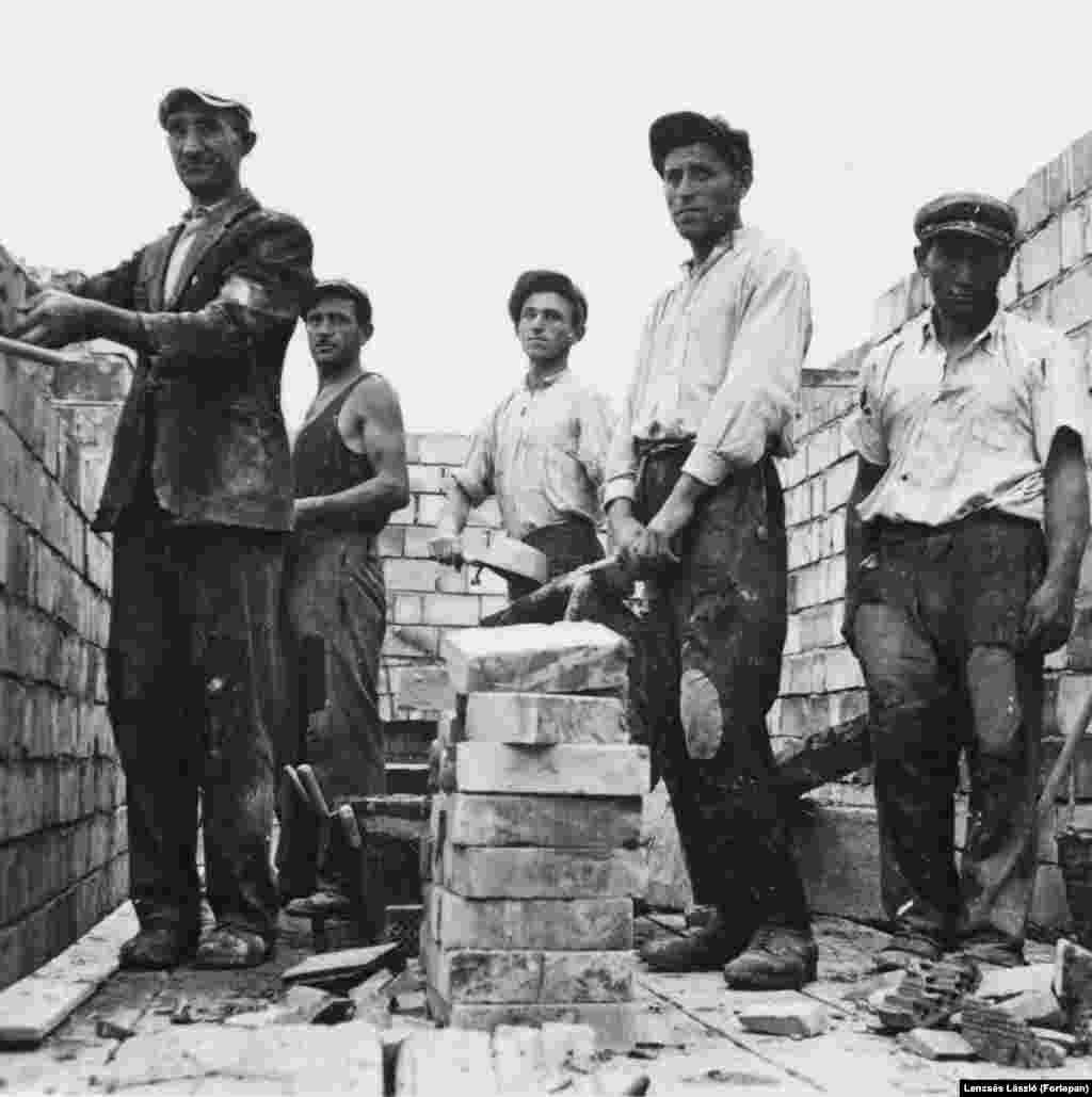 1937 рік. Робітники під час будівництва житлового будинку на вулиці Сент-Імре в передмісті Будапешту
