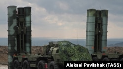 Російська зенітна ракетна система великої та середньої дальності С-400 «Тріумф» у Криму. Архівне фото