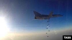 Дальній бомбардувальник Ту-22М3 під час завдання групового авіаційного удару по об'єктах у Сирії, 16 серпня 2016 року
