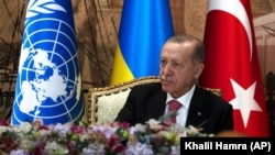 Президент Туреччини Реджеп Тайїп Ердоган під час церемонії підписання зернової угоди, підтриманої ООН. Стамбул, Туреччина, 22 липня 2022 року