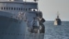 Розвідувальний корабель «Приазовье» проєкту «864» ЧФ Росії (на задньому плані)
