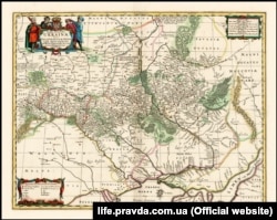 Мапа України французького військового інженера і картографа Гійома Левассера де Боплана 1680 року (на основі генеральної карти 1648 року). А у правому верхньому кутку позначено розташування Московії – Moscovia Pars (Земля Московія)