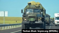 Колона російської військової техніки на трасі «Таврида» у Криму, 2020 рік