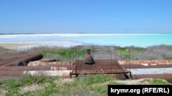 Через заводські відходи вода в озері Красне набула бірюзового кольору